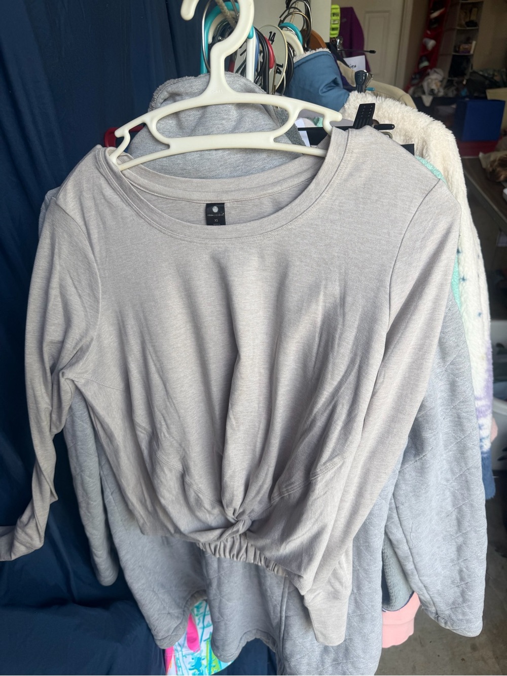 Women's Yogalicious Light Gray Twist-Front Long Sleeve Top